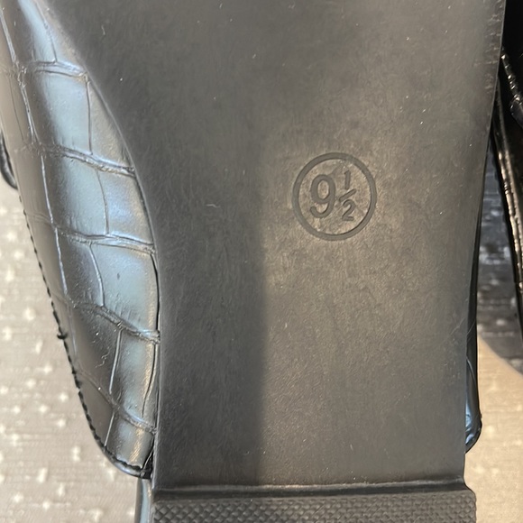 Black Faux Crocodile Flats 9.5 - Picture 3 of 4